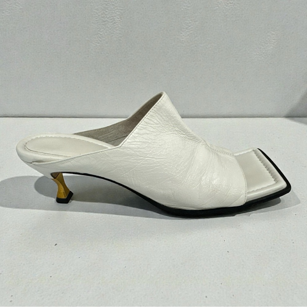 Bottega Veneta Mule Sandals 37.5 Glossy Lambskin‎ Gold Heel Square Sole Women’s - Picture 3 of 16